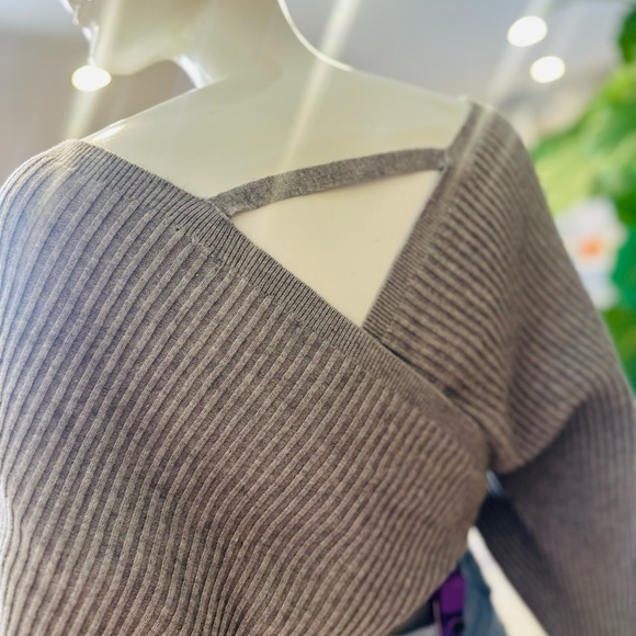 COPY - Knitted Crop Deep V-Neck Long Sleeve Pullover Cross Wrap Loose Pullover … - Picture 5 of 5